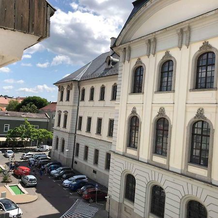 Palace - Belvarosi Apartman Eger Exteriör bild