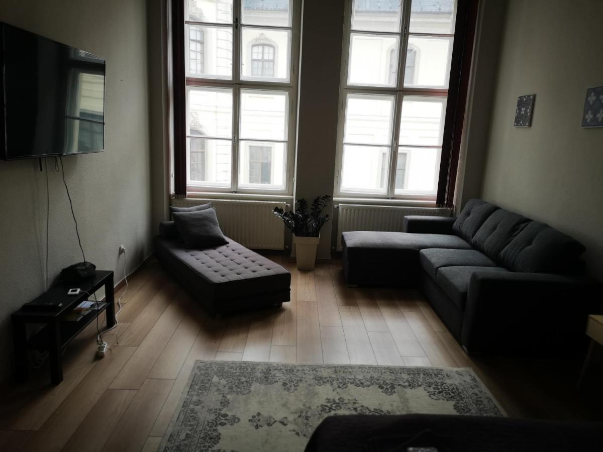 Palace - Belvarosi Apartman Eger Exteriör bild