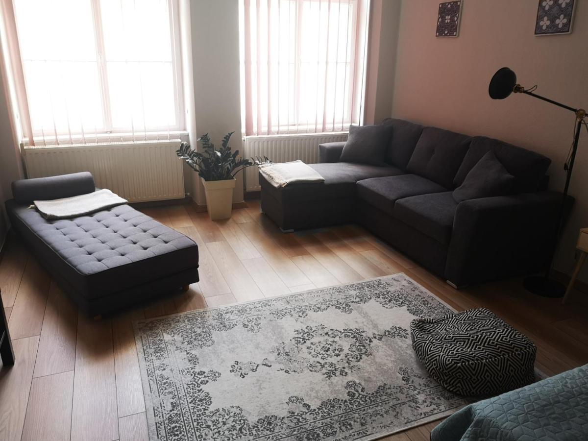 Palace - Belvarosi Apartman Eger Exteriör bild