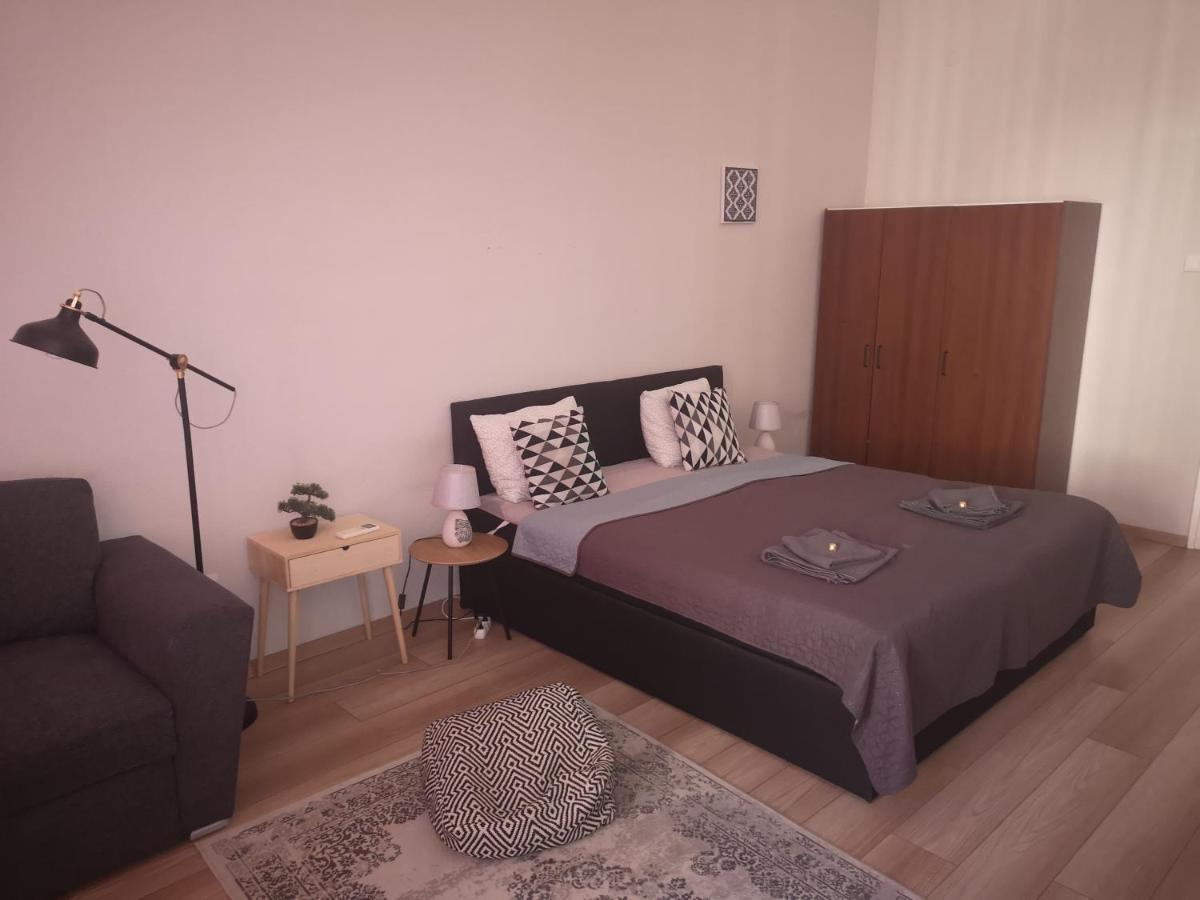 Palace - Belvarosi Apartman Eger Exteriör bild
