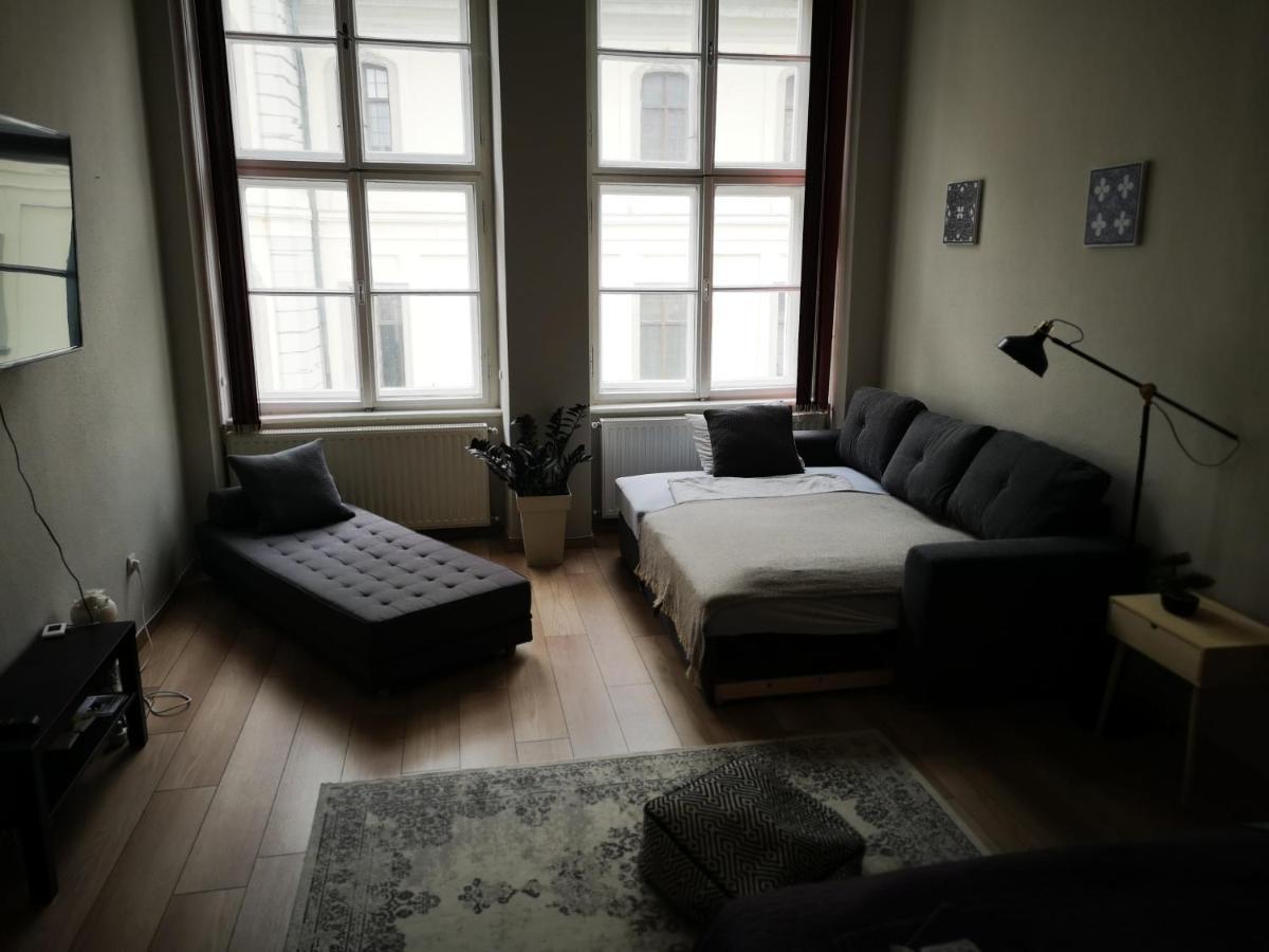 Palace - Belvarosi Apartman Eger Exteriör bild