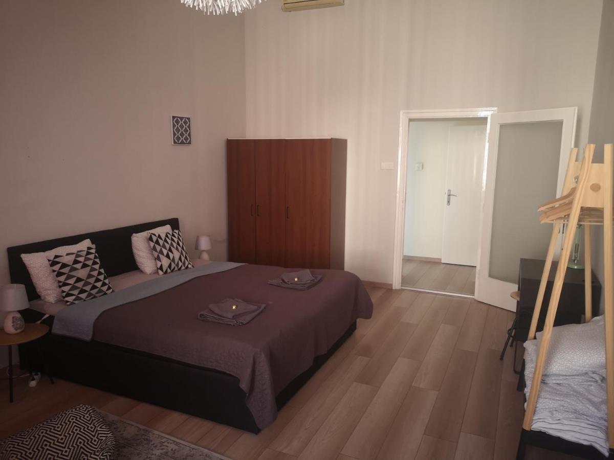 Palace - Belvarosi Apartman Eger Exteriör bild