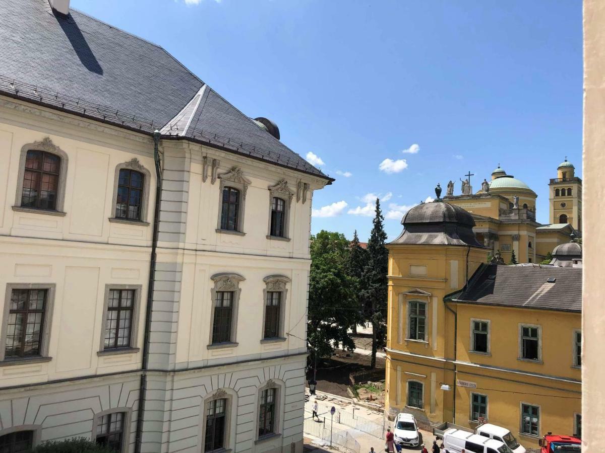 Palace - Belvarosi Apartman Eger Exteriör bild