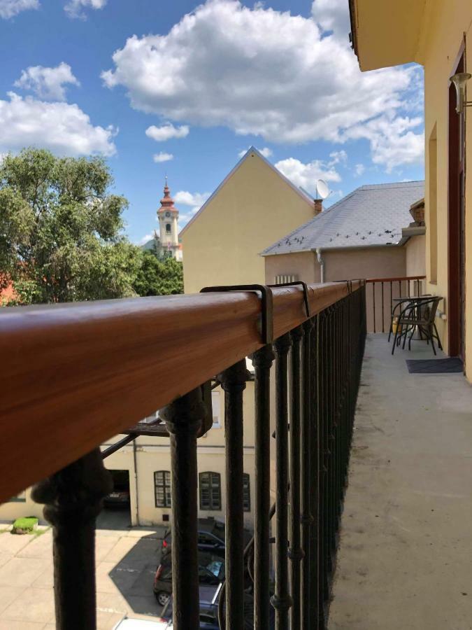 Palace - Belvarosi Apartman Eger Exteriör bild