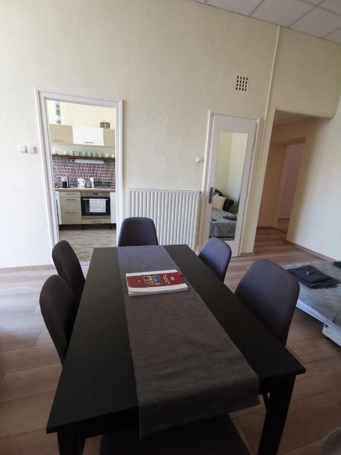 Palace - Belvarosi Apartman Eger Exteriör bild